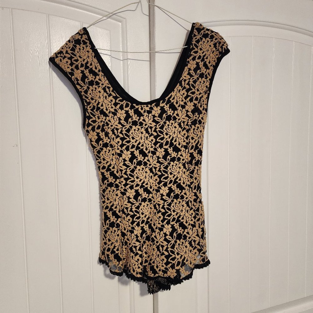 NWOT Black and gold short-sleeved top, women's size L